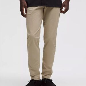 Lululemon ABC Slim-Fit Trouser 32L
Stretch Cotton VersaTwill
Men's Tan Pants